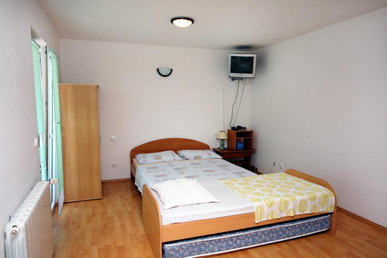 Apartment By The Sea Balica Rat, Omis - 4868 *