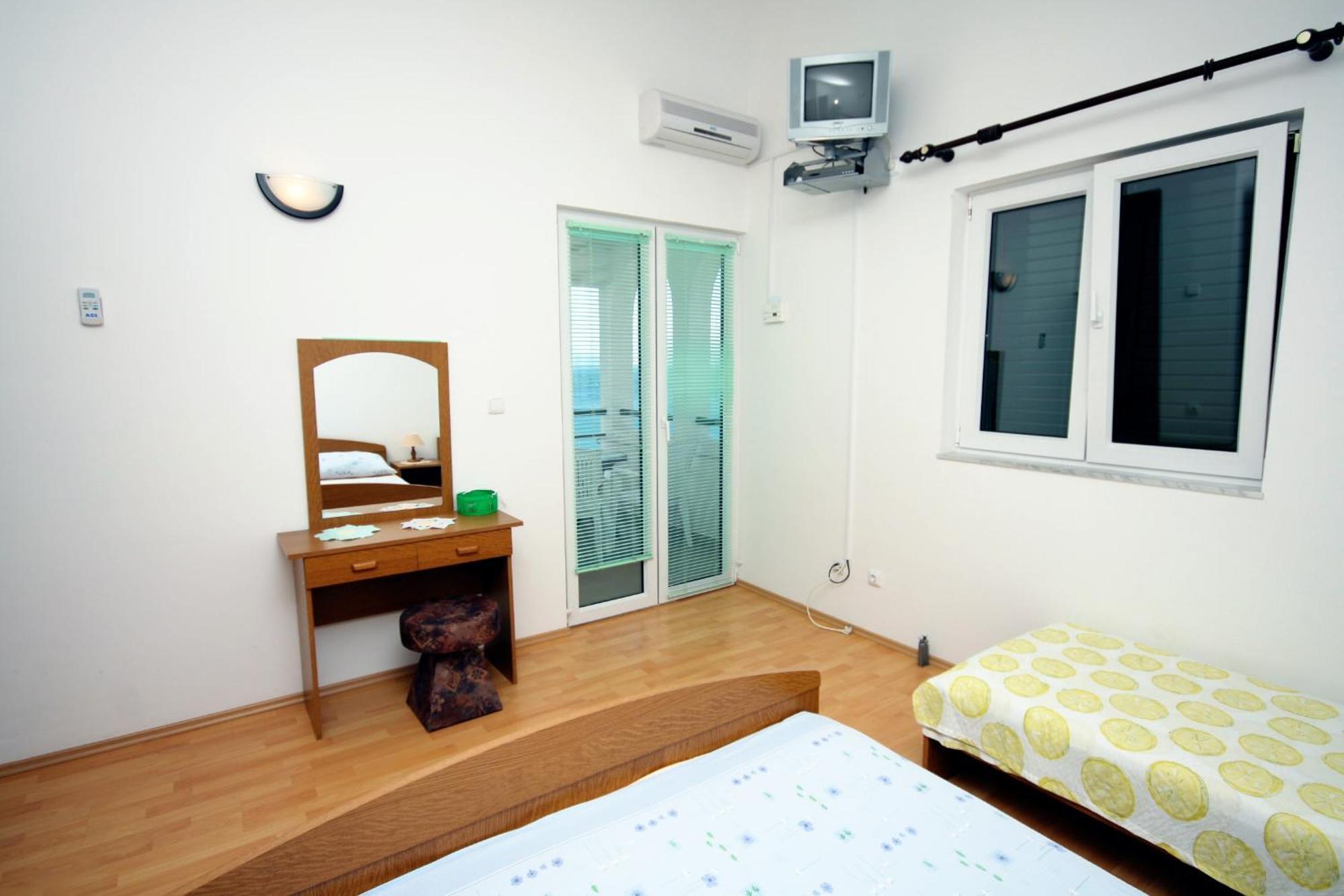 Apartment By The Sea Balica Rat, Omis - 4868 *