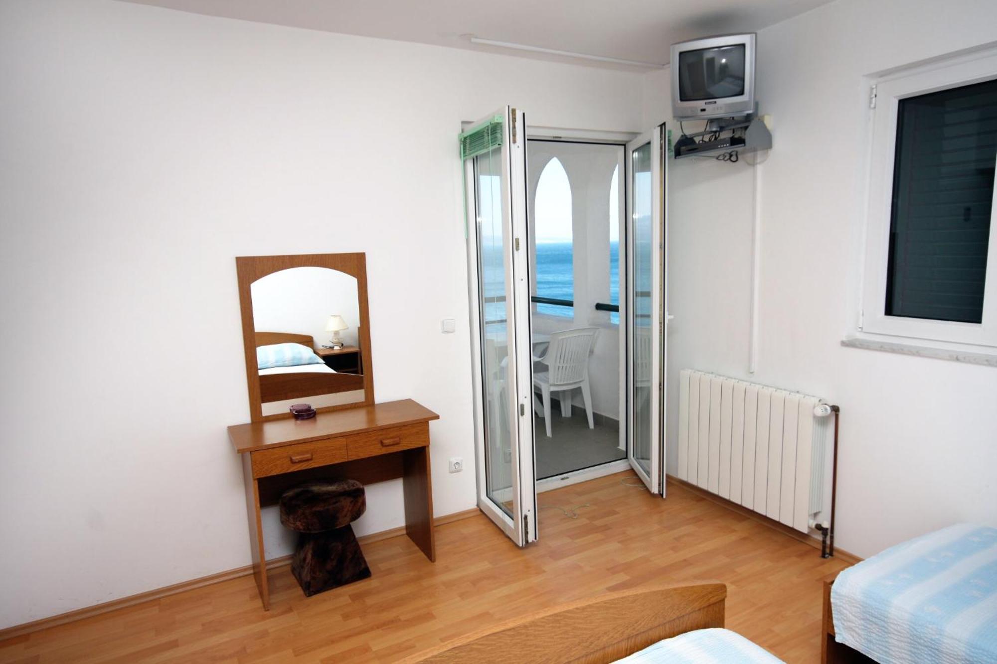 Apartment By The Sea Balica Rat, Omis - 4868 *
