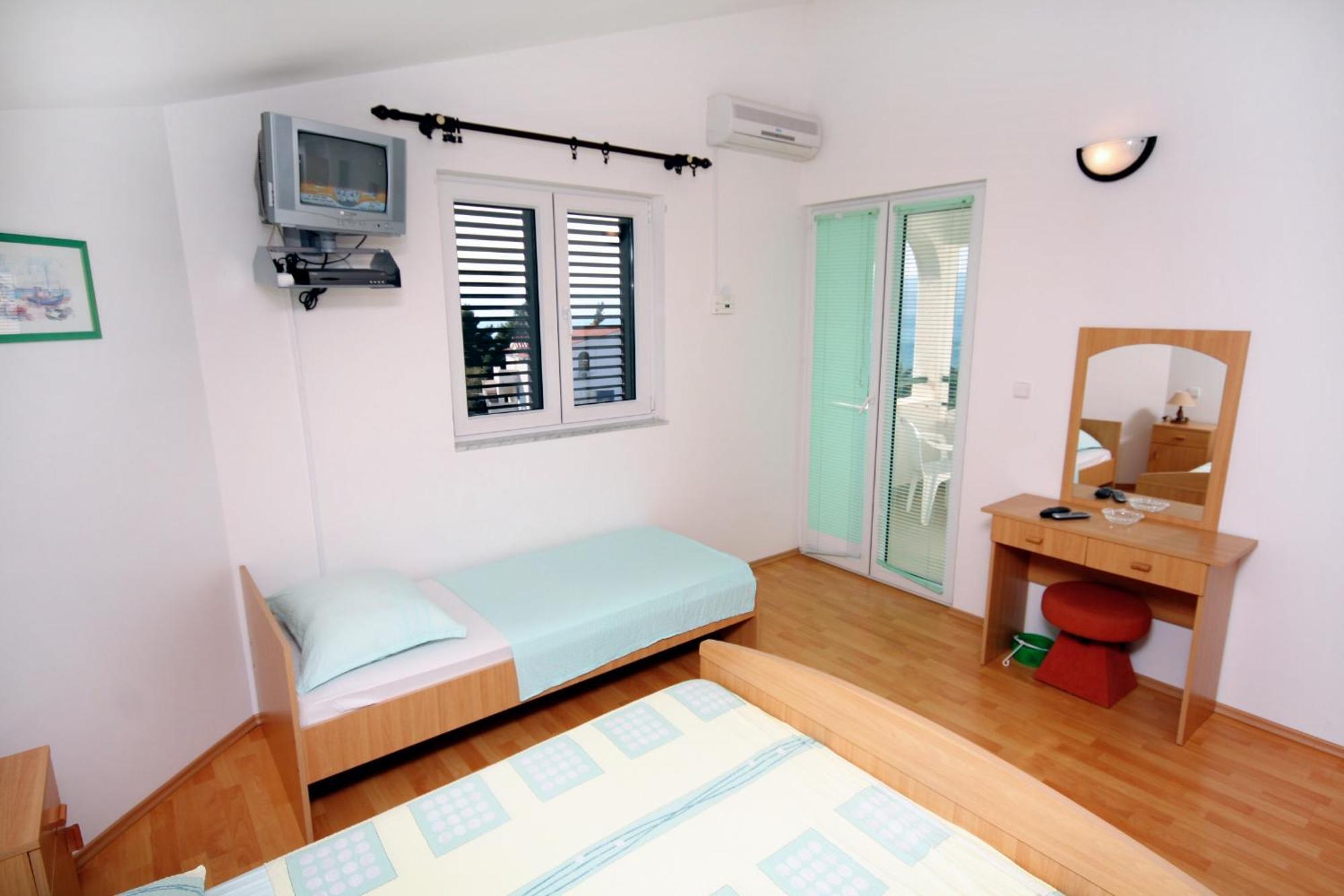 Apartment By The Sea Balica Rat, Omis - 4868 *