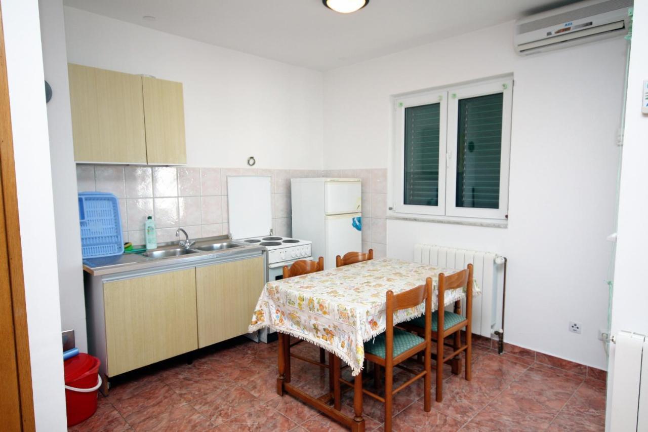 Apartment By The Sea Balica Rat, Omis - 4868 Čelina